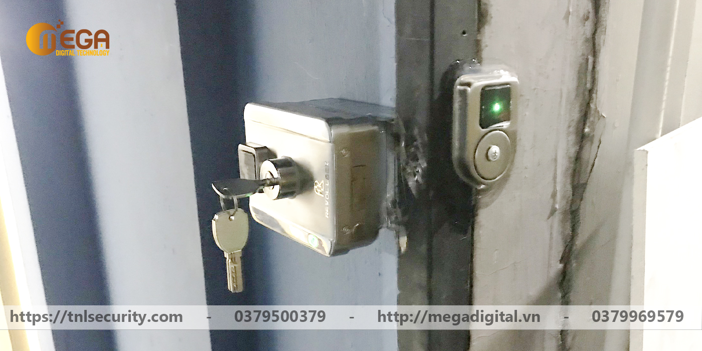 Cong-trinh-lap-dat-khoa-dien-tu-basic-RV1-cho-cua-lua-mot-canh-tai-Quan-1